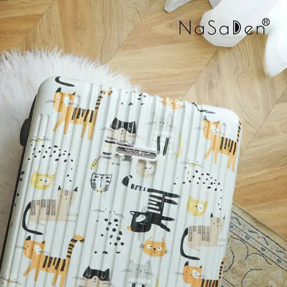 二代版 毓 NaSaDen納莎登新無憂【喵的咧系列】貓奴必敗 獨特印花拉鍊行李箱22/26/29吋 - 采寓生活館NaSaDen